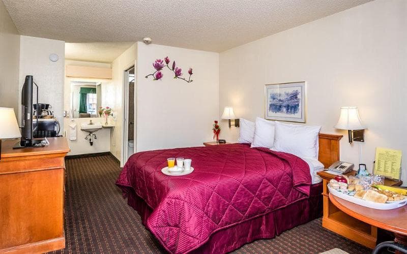 Hollister Inn 4
