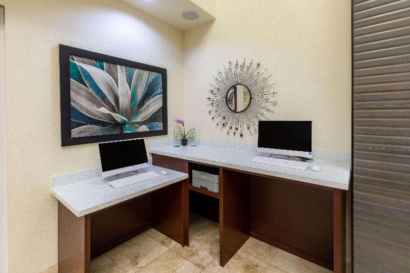 La Quinta Inn & Suites by Wyndham Houston New Caney 1