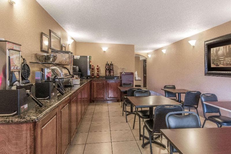 Super 8 By Wyndham Beaumont 3
