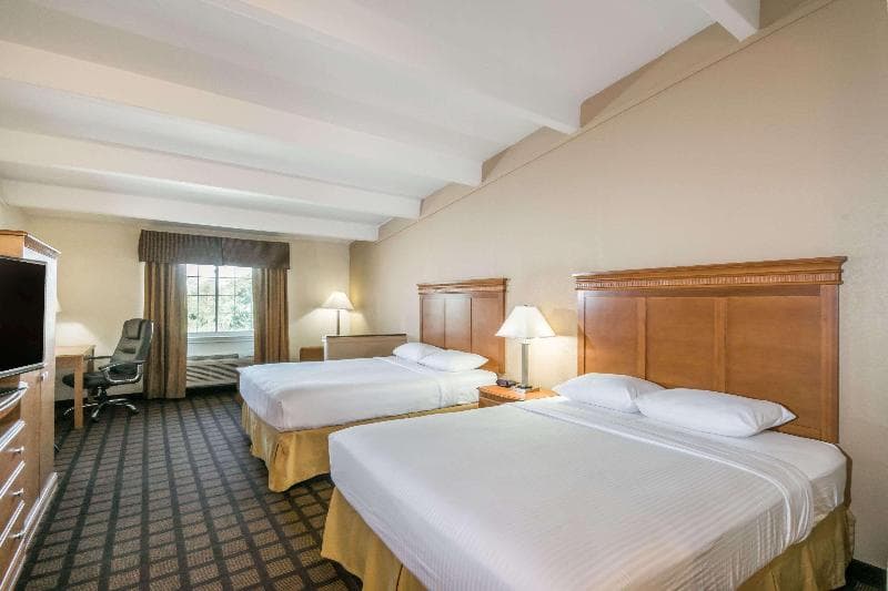 Super 8 By Wyndham Beaumont 4
