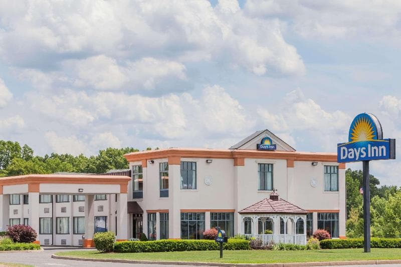 Days Inn By Wyndham Windsor Locks / Bradley Intl Airport photo 1