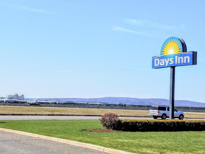 Days Inn By Wyndham Windsor Locks / Bradley Intl Airport 3