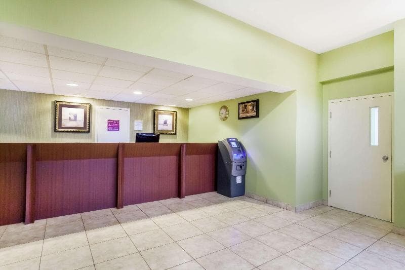 Days Inn By Wyndham Windsor Locks / Bradley Intl Airport 4