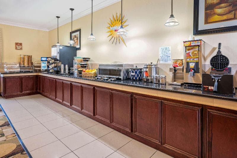 La Quinta Inn & Suites by Wyndham Houston - Magnolia 3