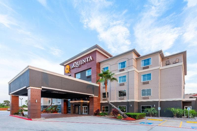 La Quinta Inn & Suites by Wyndham Houston Channelview 3