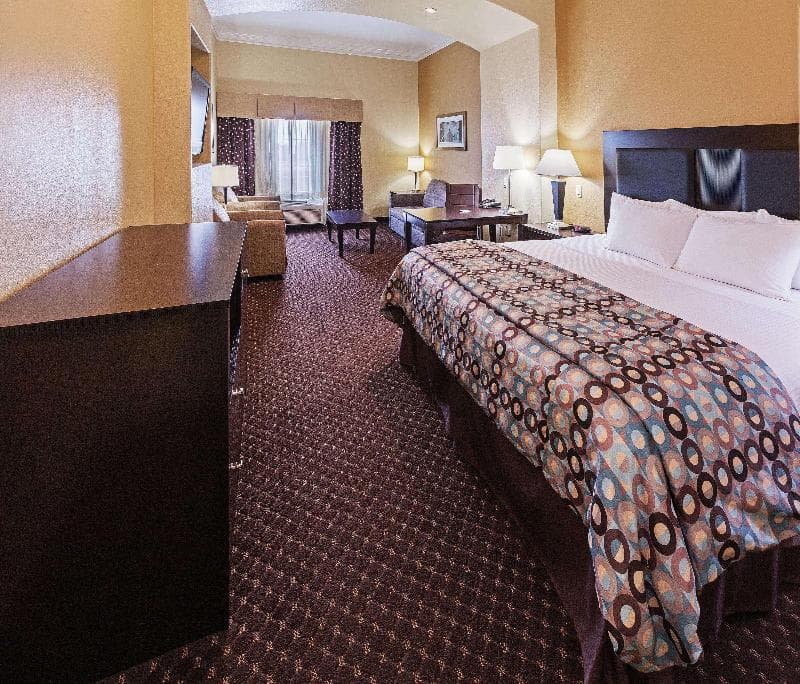 La Quinta Inn & Suites by Wyndham Alvin 5