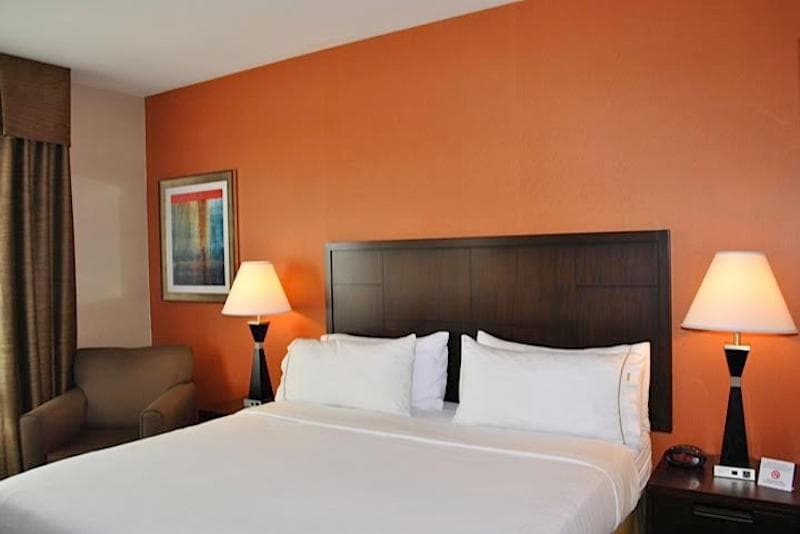 Holiday Inn Express Pittsburgh E -Waterfront 2