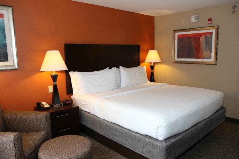 Holiday Inn Express Pittsburgh E -Waterfront 4