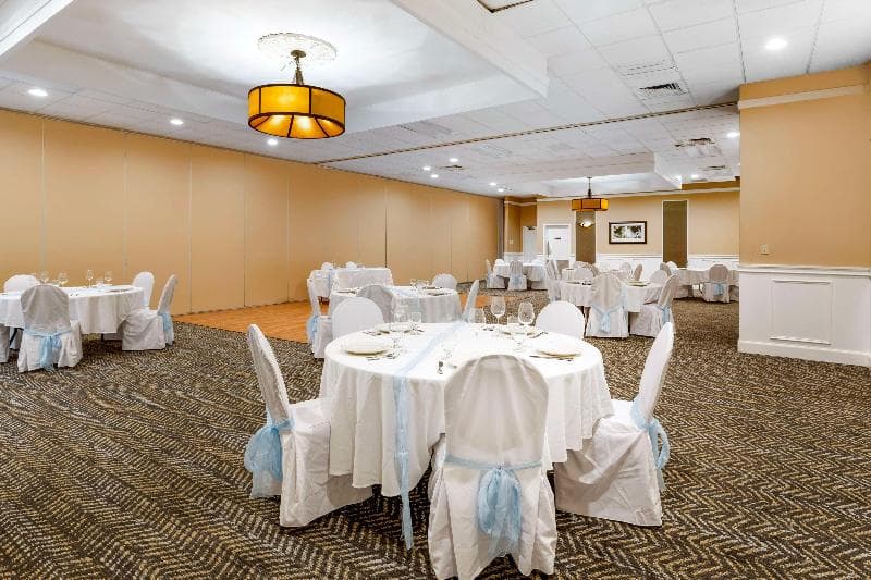 Best Western Plus North Haven Hotel 5