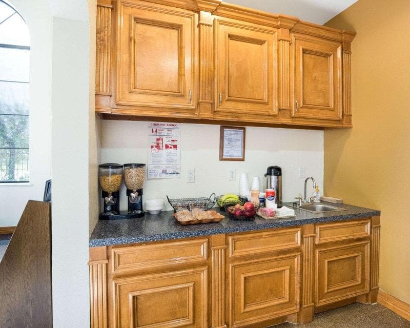 Rodeway Inn & Suites 4