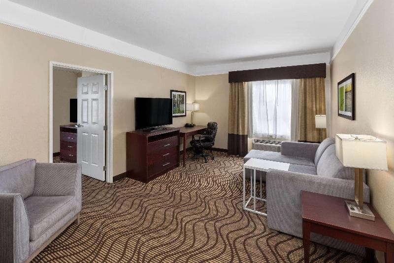 La Quinta Inn & Suites by Wyndham Houma 5