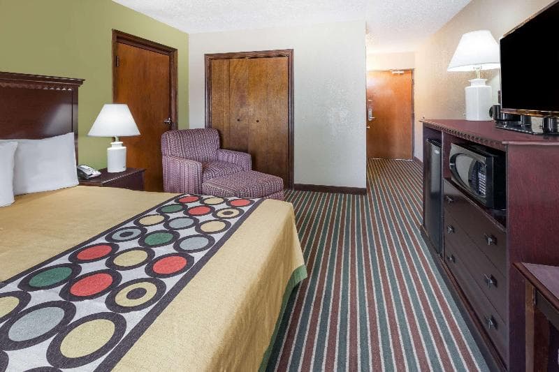 Super 8 By Wyndham Harrison 2