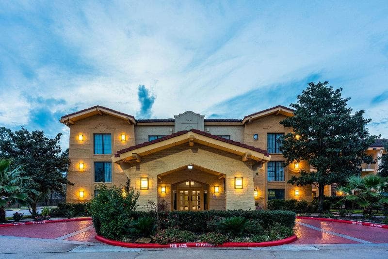 Super 8 by Wyndham The Woodlands North 2