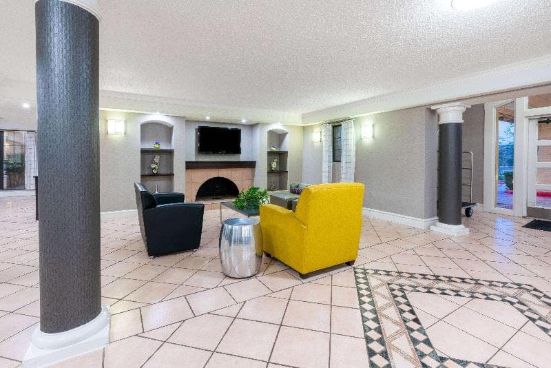 Super 8 by Wyndham The Woodlands North 5