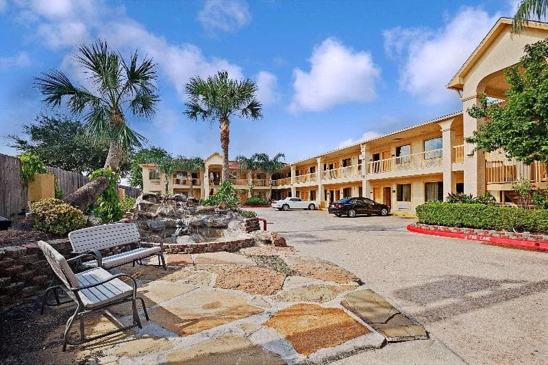 Super 8 by Wyndham Houston Hobby Airport South 5