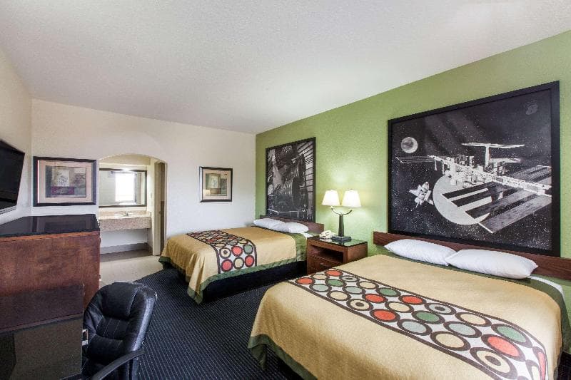 Super 8 by Wyndham Houston Hobby Airport South 2