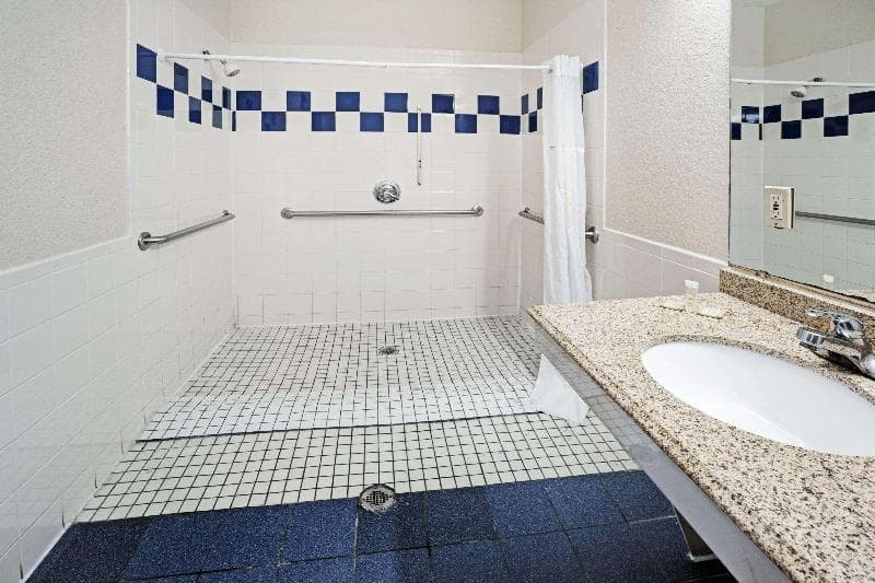 Super 8 by Wyndham Houston Hobby Airport South 3