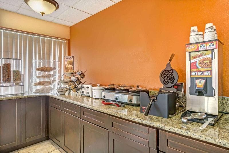 Microtel Inn & Suites by Wyndham Houston 3