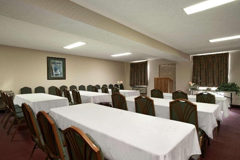 Days Inn By Wyndham Huntington photo 1