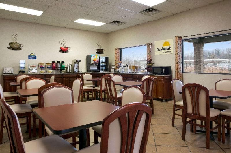 Days Inn By Wyndham Huntington 2