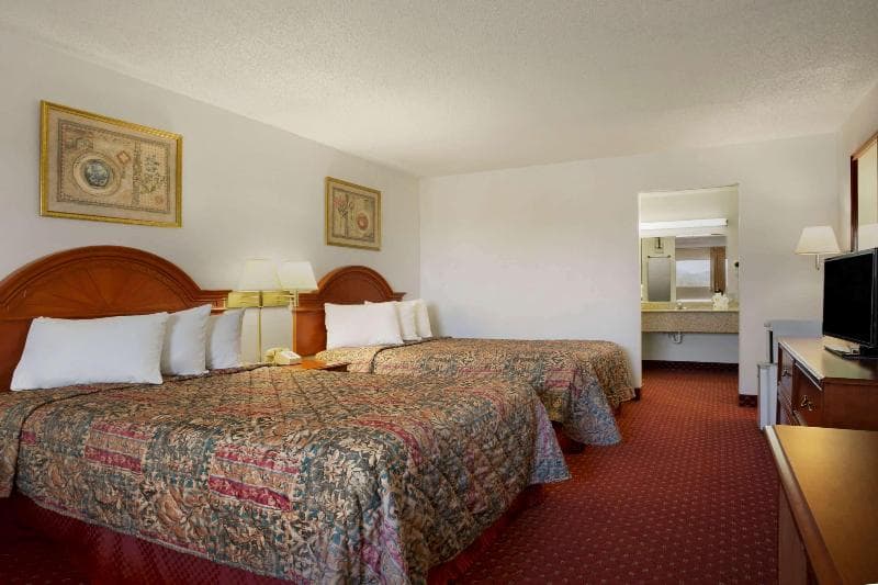 Days Inn By Wyndham Huntington 3