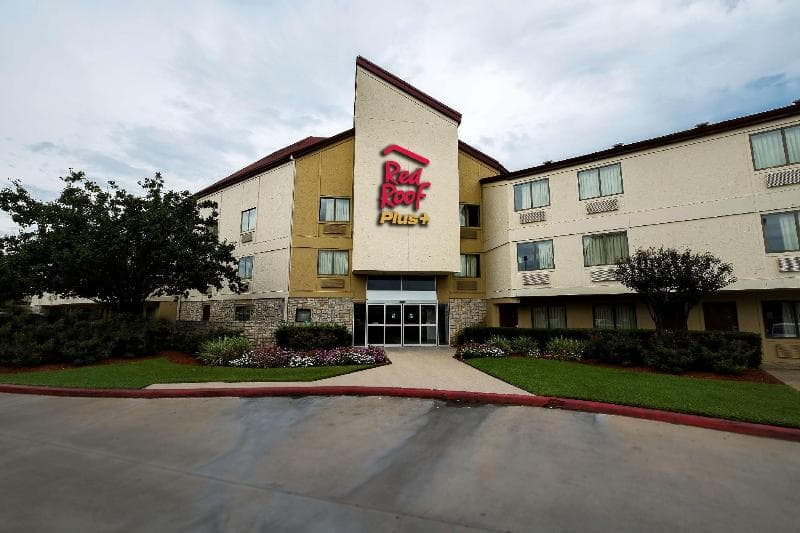 Red Roof Plus+ Houston - Energy Corridor 4