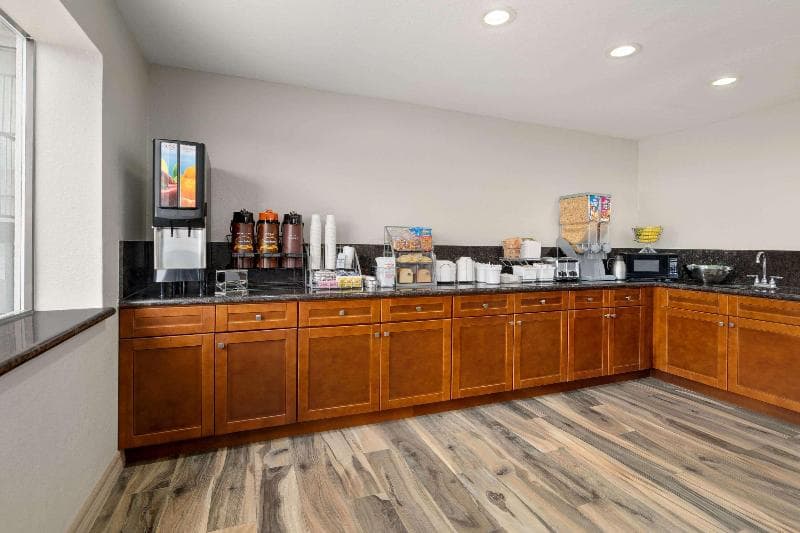 Super 8 By Wyndham Houston/Downtown/I-610 photo 1