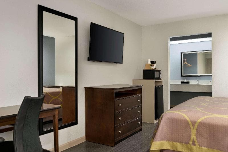 Super 8 By Wyndham Houston/Downtown/I-610 2
