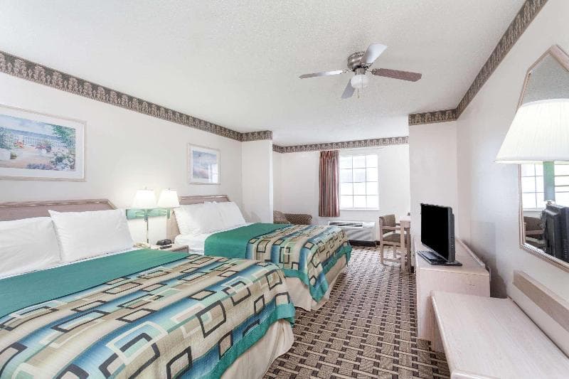 Days Inn & Suites By Wyndham Huntsville 5