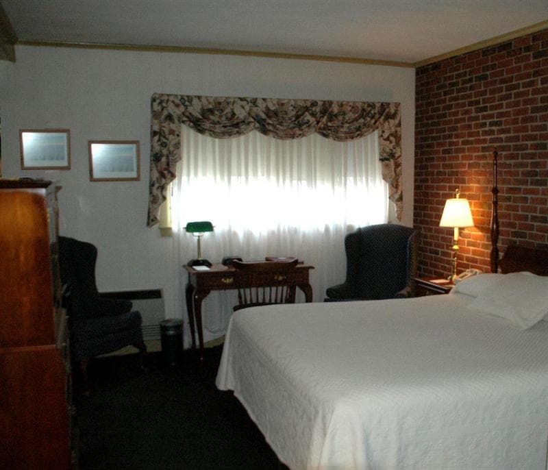 Lamie's Inn & Old Salt Restaurant 3