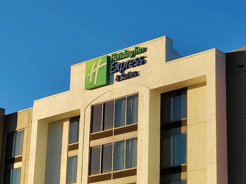 Holiday Inn Express Hotel & Suites Dallas Ft. Wort 2