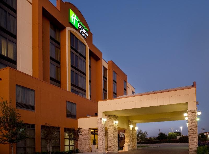 Holiday Inn Express Hotel & Suites Dallas Ft. Wort 3