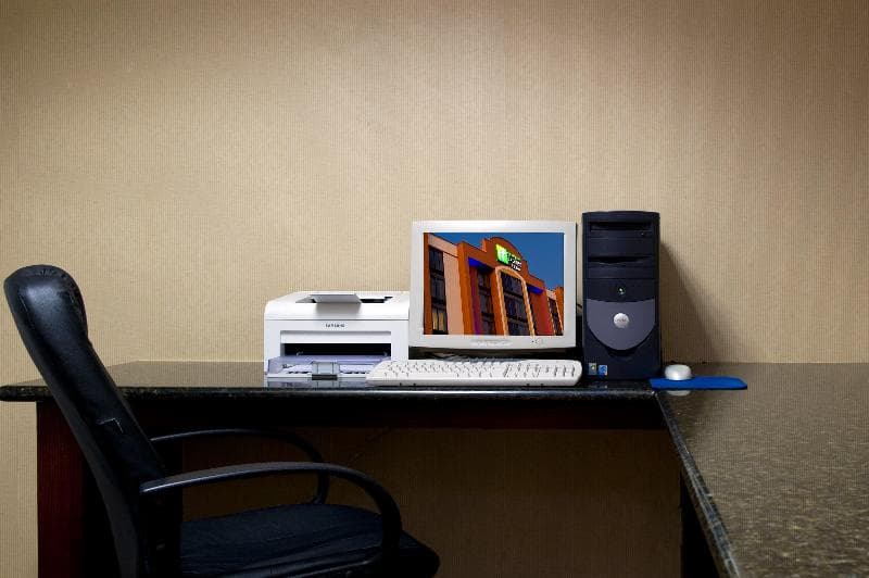 Holiday Inn Express Hotel & Suites Dallas Ft. Wort 4