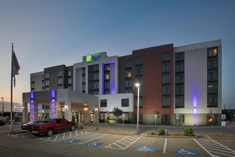 Holiday Inn Express Hotel & Suites Dallas Ft. Wort 5