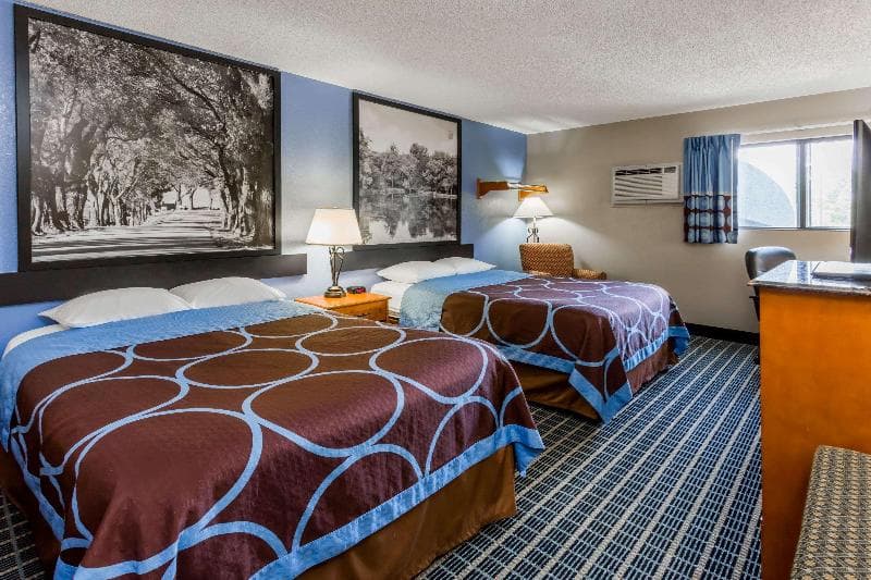 Super 8 By Wyndham Iowa City/Coralville 2