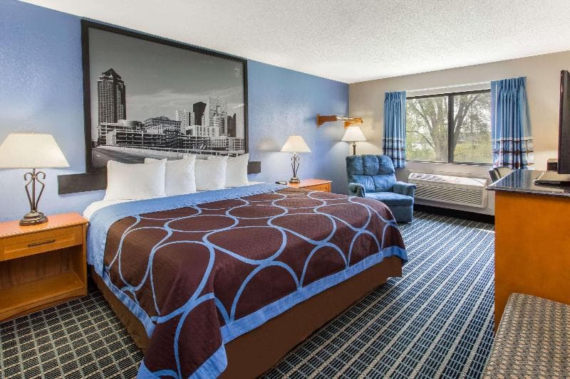 Super 8 By Wyndham Iowa City/Coralville 4