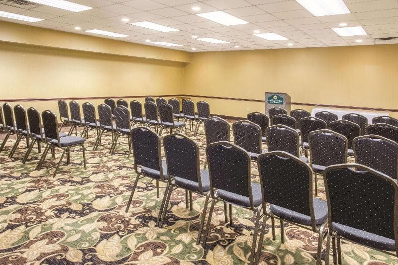 La Quinta Inn & Suites by Wyndham Indianapolis South photo 1