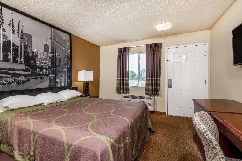 Super 8 by Wyndham Indianapolis/NE/Castleton Area 2