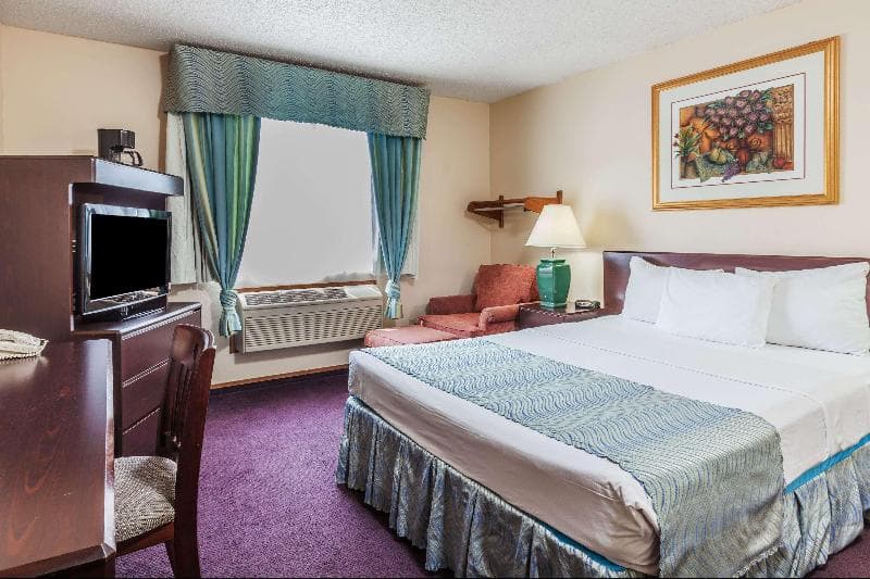 Super 8 by Wyndham Irving DFW Airport/South 4