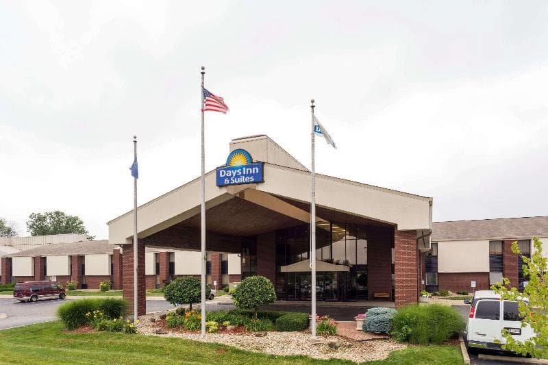 Days Inn & Suites by Wyndham Northwest Indianapolis photo 1