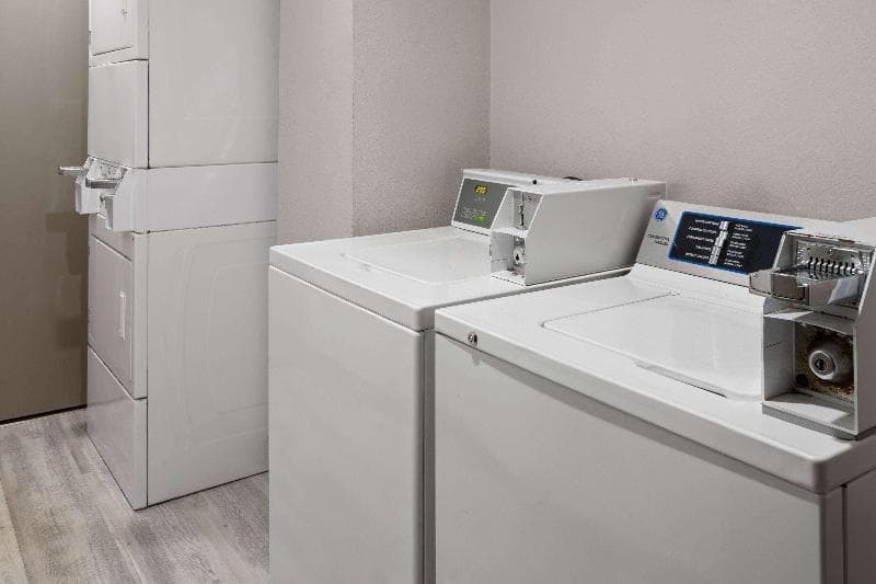 Days Inn & Suites by Wyndham Northwest Indianapolis 5
