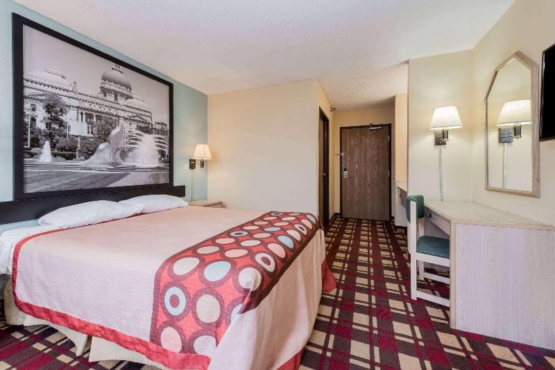 Super 8 By Wyndham Martinsville photo 1