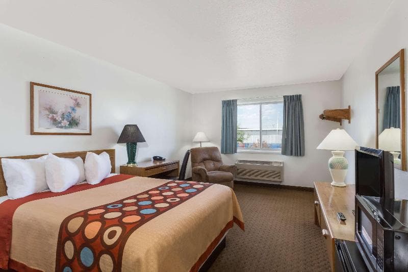 Super 8 by Wyndham Rexburg 4