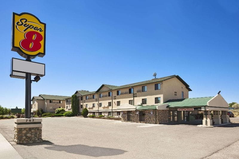 Super 8 By Wyndham Idaho Falls photo 1