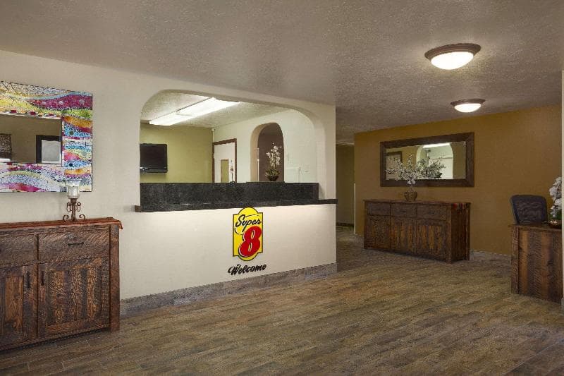 Super 8 By Wyndham Idaho Falls 3
