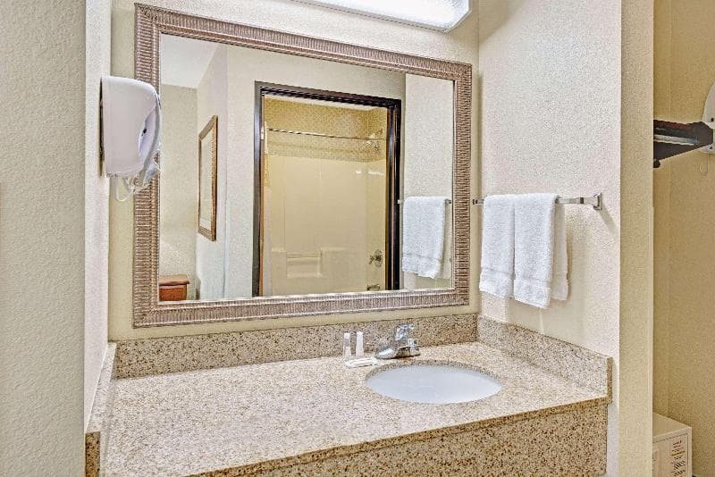 Baymont by Wyndham Indianapolis 4