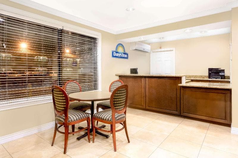Days Inn by Wyndham Kingman East 3