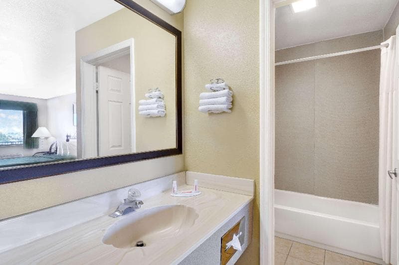Days Inn by Wyndham Kingman East 2