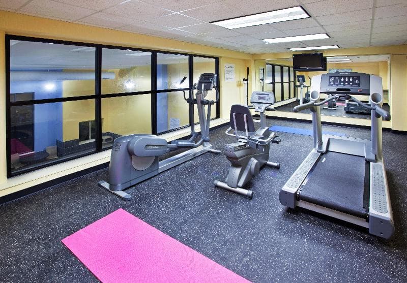 Holiday Inn Express & Suites Niagara Falls 2