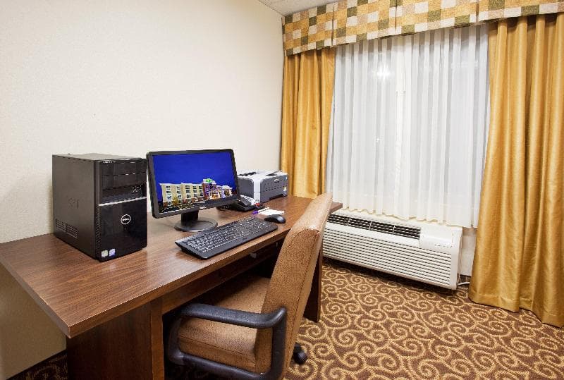 Holiday Inn Express & Suites Niagara Falls photo 1